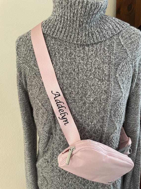 【lululemon】Everywhere belt bag バッグ型 ロゴ キーホルダー New Lululemon Everywhere Belt Bag Charm Keychain - Spiced