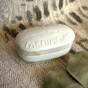 French Gelle Freres Parfumeurs Porcelain Pot Toothpaste Jar