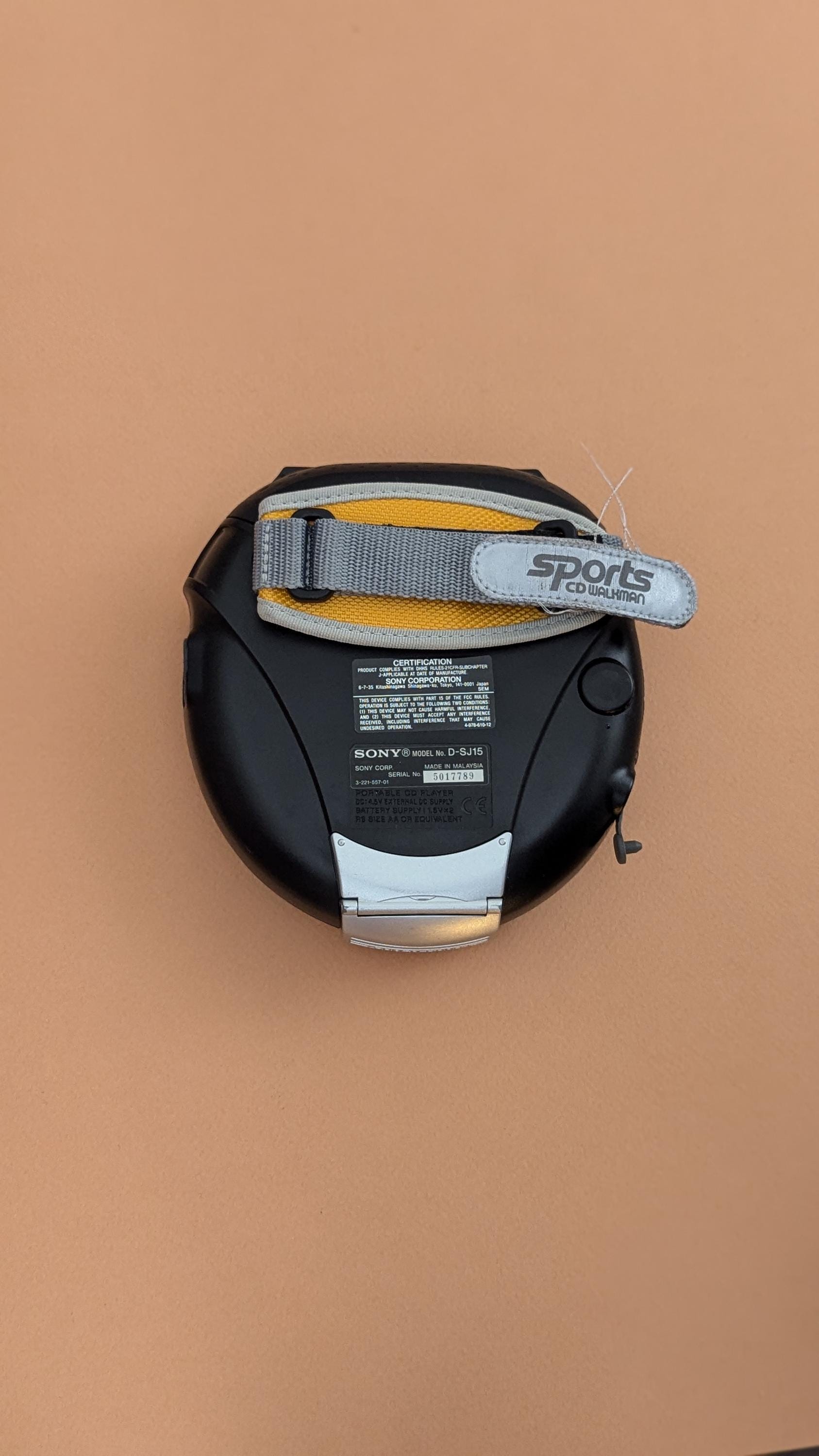SONY SPORTS D-SJ15 ポータブルCDプレーヤー Sony Sports D-SJ15 CD Walkman Portable CD Player - Fully