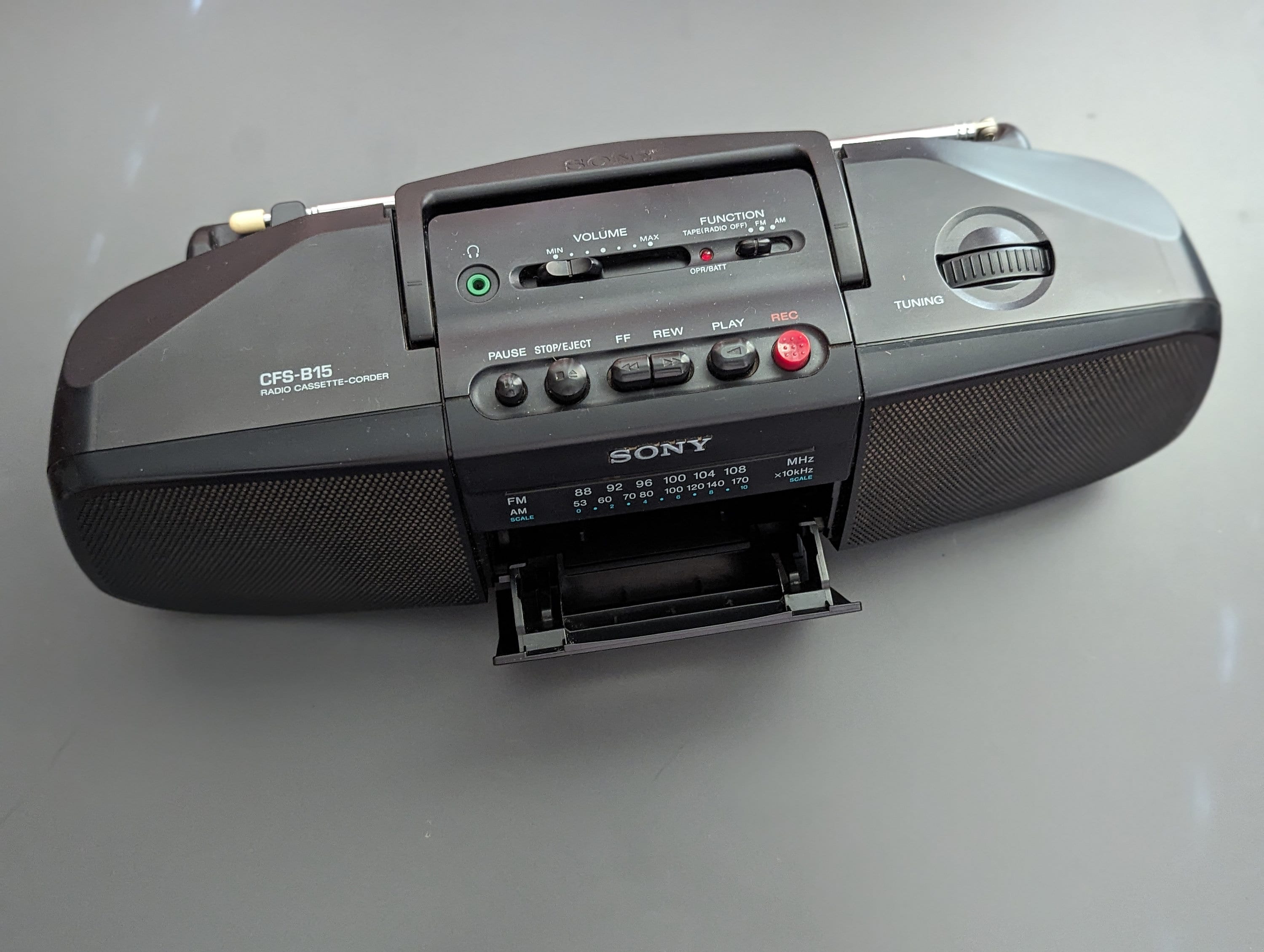 Vintage Sony Boombox CFS-B15: Portable Cassette Player & AM/FM