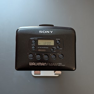 Vintage Sony WM-FX211 Cassette Player - FM/AM Radio, Anti-Rolling