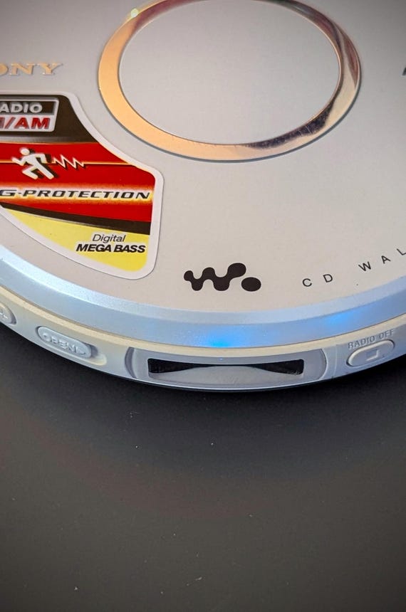 Vintage Sony Discman D-FJ041 Portable CD Player AM/FM Radio