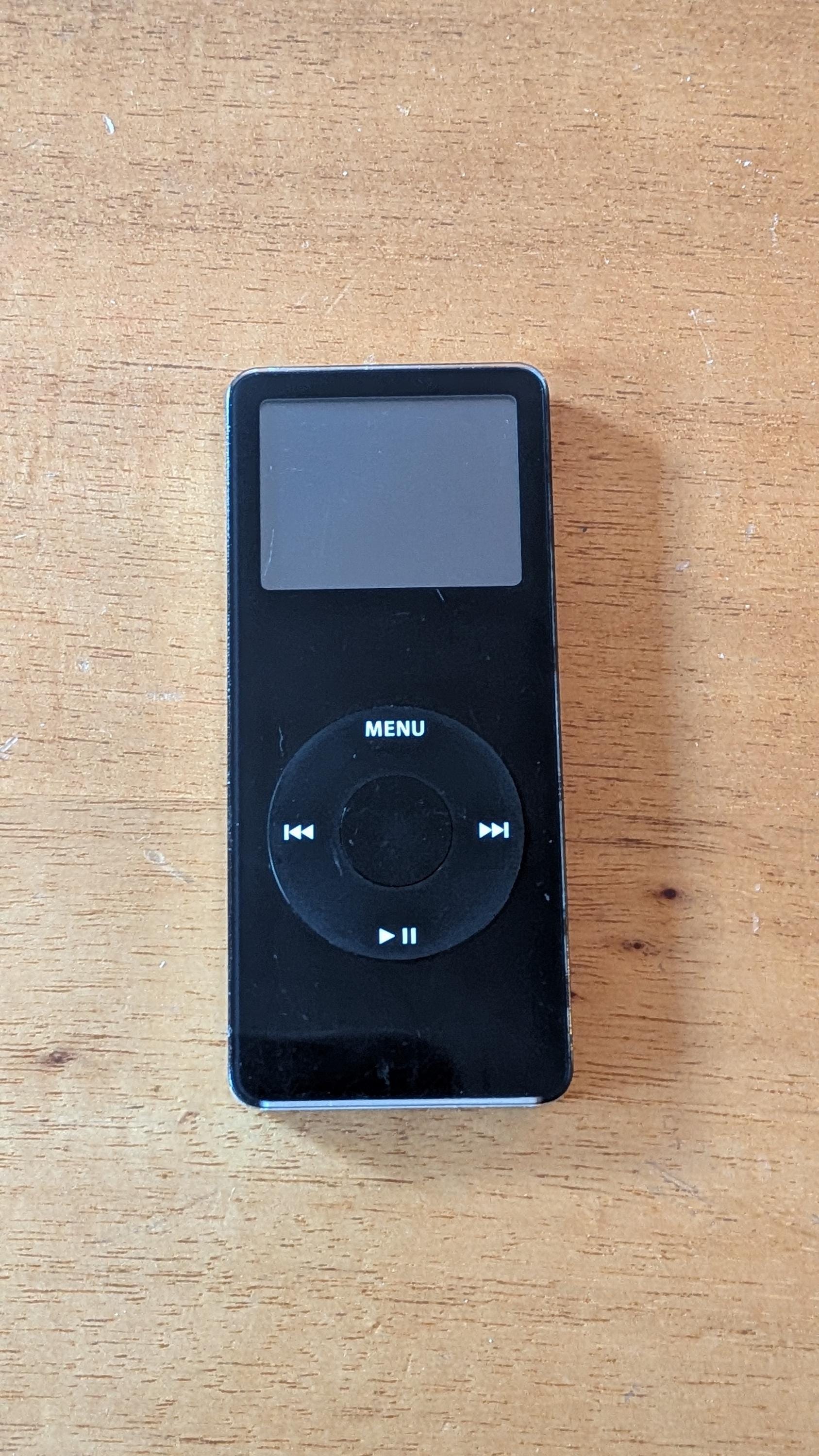 iPod 40GB (Click Wheel M9268J/A) と Apple純正Dock Apple iPod