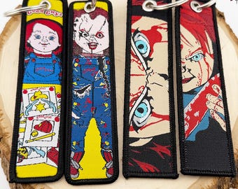 Llavero bordado de Chucky – Llavero de la película de terror Child's Play – Etiqueta de tela de 12,7 x 2,5 cm – Coleccionable espeluznante y adorable – 2 estilos – Envío gratis