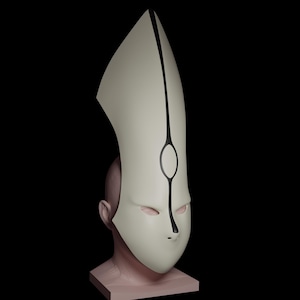 Puede incluir: Una máscara blanca con un diseño negro, que se asemeja a un sombrero alto y puntiagudo con una sola abertura para el ojo. La máscara se lleva en una cabeza de maniquí.