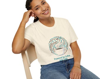 Camiseta unisex Powered by Coffee and Code, camiseta gráfica con remolinos de código y taza de café, camiseta de regalo con humor para programadores y desarrolladores del sector tecnológico.