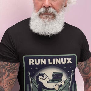 Run Linux Sleep Easy T-shirt, grappig Linux Penguin grafisch T-shirt, uniseks vet cadeau voor Linux-gebruikers, -ontwikkelaars en systeembeheerders