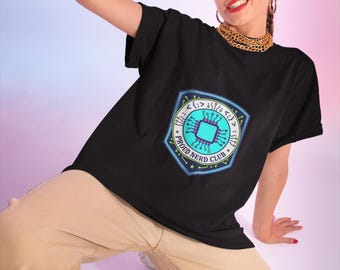 Camiseta con el emblema del Club de Nerds Orgullosos, Camiseta con Gráfico del Emblema de Circuitos Tecnológicos, Regalo Divertido Unisex para Nerds, Desarrolladores y Entusiastas de la Tecnología.