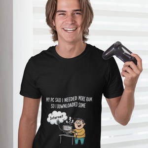 Min dator behövde mer RAM så jag laddade ner lite t-shirt, rolig teknikhumor datormeme grafisk t-shirt, unisex present till spelare
