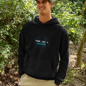 Sudadera con capucha "Think Like A Hacker", jersey con estampado de tecnología de ciberseguridad, unisex, color oscuro, regalo ideal para ingenieros de seguridad y profesionales de TI.