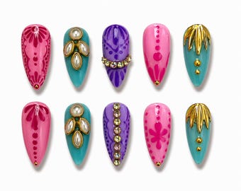 Uñas postizas festivas para bodas Garba Diwali: colores vibrantes que combinan con tu atuendo / Uñas llamativas para bodas indias Navratri