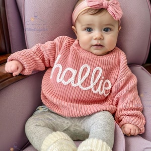 Pull personnalisé prénom brodé à la main pour bébé, pull prénom personnalisé pour bébé, pull rose pour bébé fille avec prénom, cadeau d'anniversaire pour bébé fille garçon image 1