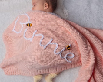 Personalisierte gestrickte Babydecke mit Namen, individuell handbestickte Babydecke, Neugeborenes Babygeschenk, Babypartygeschenk, monogrammiertes Geschenk für Baby