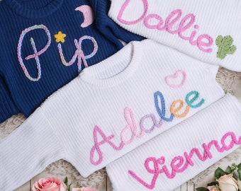 Pull personnalisé avec prénom pour bébé brodé à la main, pull avec prénom pour la Saint-Valentin, pull rose chauffant pour bébé fille avec nom, cadeau d'anniversaire pour bébé