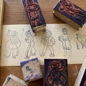 Sello vintage de niña y niño con mango de madera para manualidades, Bullet Journal, sello de madera con forma de persona, sello de madera con forma de animal, sello de camello, alce y deportes.