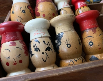 Salière et poivrière vintage shakers de cuisine rétro salés et piquants fabriqués au Japon shakers en bois vintage salière et poivrière vintage chef