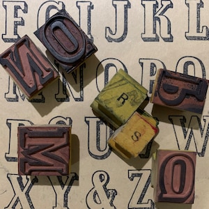 Carimbo de madeira vintage, conjunto de alfabeto, ABC, carimbos vintage em letras maiúsculas para artesanato, scrapbooking, projeto de arte em bloco de madeira antigo, impressões de letras antigas