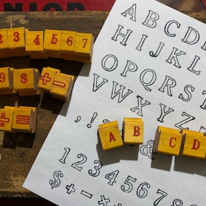 Vintage alfabet ABC houtstempel Nummerset Postzegels Ambachtelijke scrapbooking Bullet Journal oude houten blok kunstprojecten Wiskunde Dollartekens Symbolen
