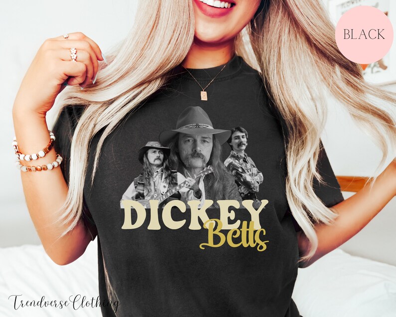 Dickey Betts shirt, retro Dickey Betts vintage shirt, Dickey Betts portret shirt, ter nagedachtenis aan Dickey Betts, comfort kleuren shirt voor haar afbeelding 2