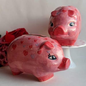 Skarbonka w kształcie różowych serc, śliczna ceramiczna skarbonka, idealny prezent urodzinowy, wyjątkowy prezent