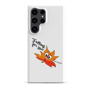 Puede incluir: Carcasa de teléfono blanca con una hoja de dibujos animados naranja y roja con una cara y el texto "Falling for you" y "you're great".