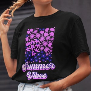 Summer Vibes Floral Tee, Cute Women&#39;s Graphic T-Shirt, Flower Shirt for Summer, Casual Floral Top, Trendy Summer Outfit