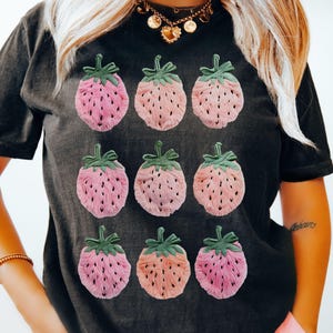 Strawberry Comfort Colors® Shirt, Trendy Summer Tshirt, Cottagecore Aesthetic,  Fruit Lover Gift, Botanical Garden Tshirt, Stylish Berry Tee
