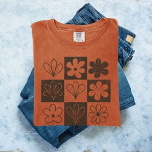 Checkered Flowers Comfort Colors® Shirt, Retro Floral Shirt, Boho Flowers Tshirt, Wildflower Tee, Trendy Oversized Tee, Botanical Shirt Gift Yam