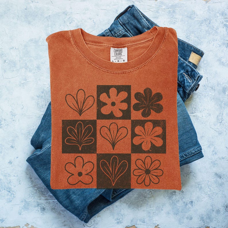Checkered Flowers Comfort Colors® Shirt, Retro Floral Shirt, Boho Flowers Tshirt, Wildflower Tee, Trendy Oversized Tee, Botanical Shirt Gift Yam