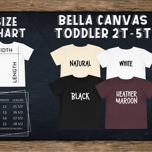 K&ouml;nnte beinhalten: Gr&ouml;&szlig;entabelle f&uuml;r Bella Canvas T-Shirts f&uuml;r Kleinkinder in den Gr&ouml;&szlig;en 2T-5T. Die Tabelle zeigt die Breite und L&auml;nge in Zoll. Das Bild zeigt f&uuml;nf T-Shirts in verschiedenen Farben: Natur, Wei&szlig;, Schwarz, Heather Maroon.