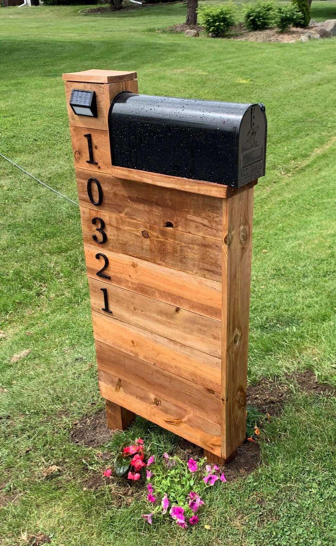 Beautiful, Handcrafted Cedar Mailbox Post A Sure Fire Way to Bring That Modern Look to the Front of Your Home - Etsy beautiful-handcrafted-cedar-mailbox-post-a-sure-fire-way-to-bring-that-modern-look-to-the-front-of-your-home-etsy
