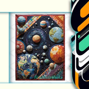 Op de afbeelding: Een kleurrijk quilt dat een galaxie met planeten van verschillende kleuren en groottes afbeeldt. Het quilt is gemaakt van verschillende stoffen en texturen, wat een uniek en fantasierijk ontwerp cre&euml;ert. Het quilt is omlijst met een rode rand en heeft de tekst "Firstrateworks" in de rechterbenedenhoek.