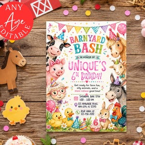Pode incluir: Um cartão de convite de aniversário retangular com ilustrações coloridas de animais de fazenda, incluindo uma vaca, porco, ovelha, cavalo, burro, coelho e galinha. O texto diz Barnyard Bash em honra ao 6º aniversário de Unique com detalhes.