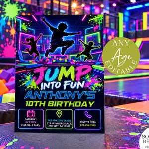Może przedstawiać: Prostokątny szablon zaproszenia urodzinowego z neonowymi plamami farby i sylwetkami dzieci skaczących na trampolinach. Tekst brzmi Jump Into Fun Anthony's 10th Birthday, z sekcjami na datę, lokalizację i szczegóły RSVP.