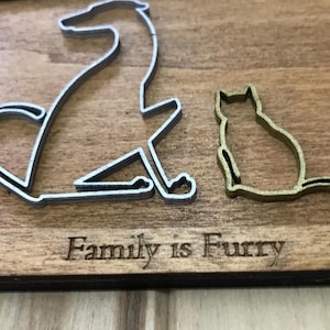 Taille carte postale familiale Portrait d'animal de compagnie personnalisé pour un maximum de 4 animaux de compagnie, cadeau de pendaison de crémaillère, petite maison de 15 cm, oeuvre d'art murale en bois pour la première maison