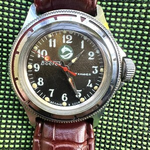 985 WATCH- VOSTOK-WOSTOK- 2409- Russian - - AMFIBIa KOMANDIRSKIe college