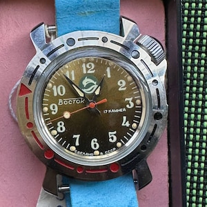 954 NEW watch - vOSTOk-WOSTOK- 2409- USSR - aMFIBIa kOMANDIRSKIe college-watch with -passport -box