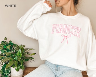 Fiancee Sweatshirt, Future Mrs Sweatshirt Bride To Be, Wedding Engagement Gift for Fiancée, Pink Floral Engagement Outfit for Bridal Shower