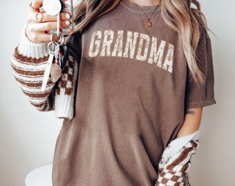 Floral Grandma Shirt Comfort Colors, Gift for Grandma, Tshirt for Grandma Announcement Gift, Grandma T Shirt, Mothers Day Gift for Grandma
