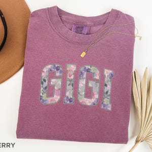 Gigi Shirt, Floral Gift for Gigi, Comfort Colors® Tshirt for Grandma Announcement Gift, Gigi T Shirt, Mothers Day Gift for Grandma