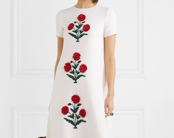 oscar de la renta white dress red flowers Oscar de la Renta Peony Cotton Poplin Short Sleeve Dress in Blue Quartz Multi, Size 10