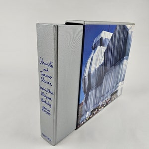 Christo and Jeanne-Claude Wrapped Reichstag Berlin 1971–1995. Hand signed limited edition book, by Taschen - Incl original wrapping fabric