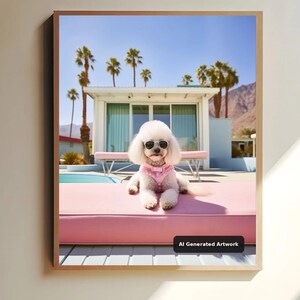 K&ouml;nnte beinhalten: Ein gerahmter Kunstdruck mit einem wei&szlig;en Pudel, der eine schwarze Sonnenbrille und ein rosa Geschirr tr&auml;gt und auf einer rosa Liege an einem Swimmingpool mit Palmen und einem modernen Geb&auml;ude sitzt. Der Text AI Generated Artwork ist zu sehen.
