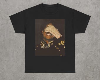 Camiseta Michael Jackson com Luvas Brilhantes e Olhos Cobertos | Camiseta Estampada Ícone Pop