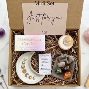 Manifestation gift set in size midi - a spiritual gift that comes gift wrapped and includes manifestation candles, a set of four healing crystals, spell candle holder and moon phases trinket dish