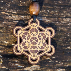 Metatron&#39;s Cube pendant, solid walnut pendant inlaid with maple, Sacred Geometry Pendant Necklace marquetry