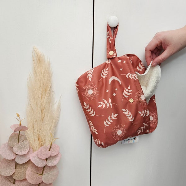 Mini sac mouillé pour lingettes en tissu Little Poppet, sac de lingettes réutilisables pour bébé, sac à couches en tissu, sac durable pour bébé, cassia marron, botanique imprimé lune