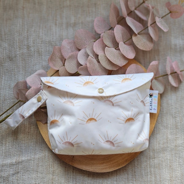 Mini sac mouillé pour lingettes en tissu Little Poppet, sac réutilisable de lingettes pour bébés Sac à couches en tissu, indispensables durables pour bébé, sac imprimé Sundown Boho Suns