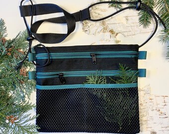 SACOCHE23 - light, sporty bag for hanging around the shoulder with 2 zippers, dry oilskin and mesh in black with dark green details
