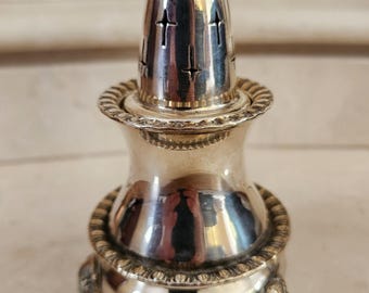 Ancienne Soupière En Métal Avec Décor De Projection – Objet Vintage Déco